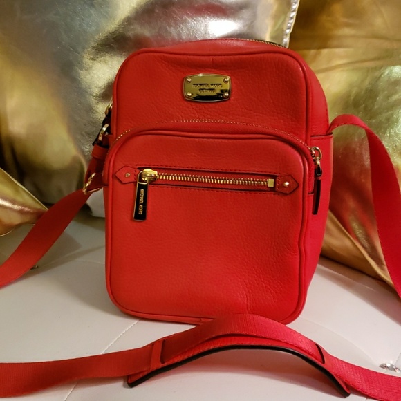 Michael Kors Handbags - Beautiful Michael kors crossbody bag